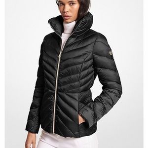 MICHAEL KORS
Quilted Nylon Packable Puffer Jacket